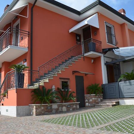 Bed and Breakfast H2O Сирмионе Экстерьер фото